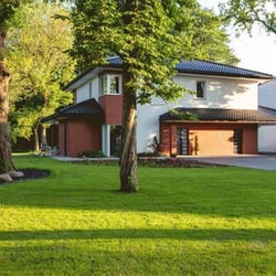 Urban Foresters - Beautifully trimmed and maintained trees can really make a yard shine!