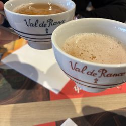 Crêperie de la Pompe - Excellent local Val de Rance Brut cider, served in traditional bowls