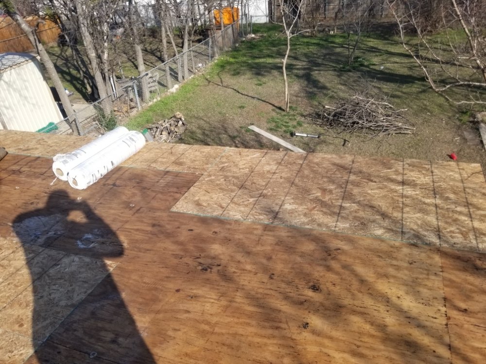 Slide of Kiaas Roofing