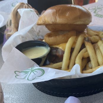 Beef 'O' Brady's - BBQ Bacon Cheeseburger - American Near Me - Apopka, Florida