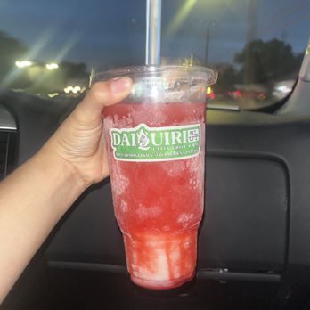 Daiquiri Slut - 32oz La Niña Fresa - Cocktail Bars Near Me - Pasadena, Texas