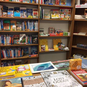 Breakwater Books - Bookstores Near Me - Guilford, Connecticut