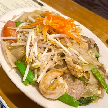Swing Thai Tennyson - a plate of food on a table - Thai Near Me - Denver, Colorado