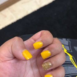 Polished Nail Bar - Yellow and gold square shaped dip nails