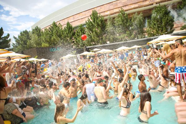 LIQUID Pool Lounge by null