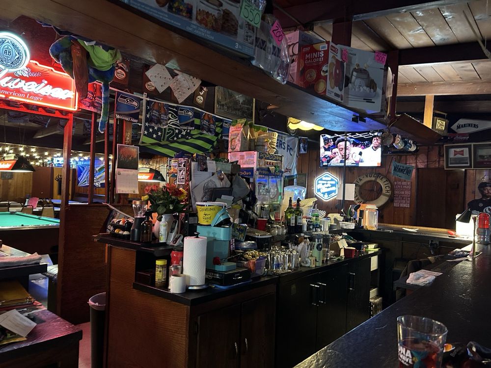 Hilltop Tavern Image