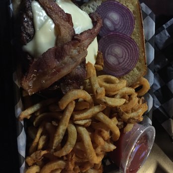 Old Well Tavern - Bacon cheeseburger, cooked perfectly medium, nice char taste from the grill - American Near Me - Simsbury, Connecticut Old Well Tavern - Bacon cheeseburger, cooked perfectly medium, nice char taste from the grill - American Near Me - Simsbury, Connecticut