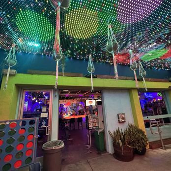 Kilowatt Brewing - Outside patio with connect 4 - Breweries Near Me - San Diego, California