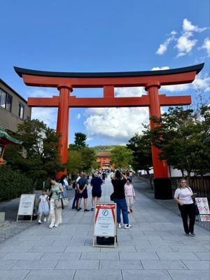 Senbon Torii (Thousand Torii Gates) by null
