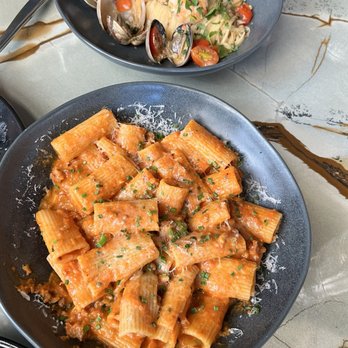 Château - Spicy Rigatoni. Good but not worth $29 - Cocktail Bars Near Me - Walnut Creek, California