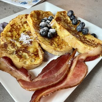 Tine & Cellar - Brunch- Traditional French toast with bacon - Modern European Near Me - Weston, Wisconsin Tine & Cellar - Brunch- Traditional French toast with bacon - Modern European Near Me - Weston, Wisconsin