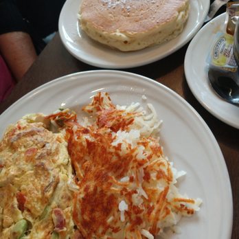 Southern Belle's - Chicken veggie omelet with great hash browns - Breakfast & Brunch Near Me - Barrington, Illinois Southern Belle's - Chicken veggie omelet with great hash browns - Breakfast & Brunch Near Me - Barrington, Illinois