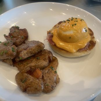 Sixty Vines - Split order of Tuscan Eggs Benedict served with breakfast potatoes - New American Near Me - Orlando, Florida