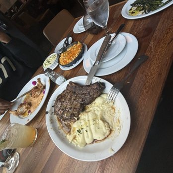 Pierre Pierre - That Mac and cheese will change your life - Steakhouses Near Me - Oakland, California