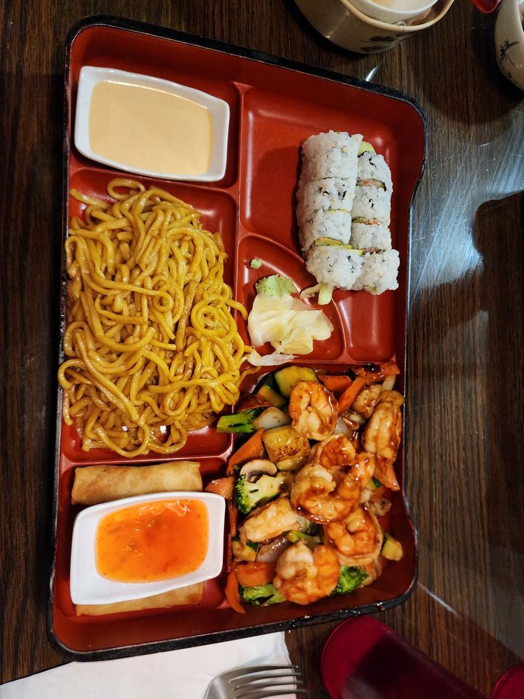 Bluefin Hibachi and Sushi Bar Logo