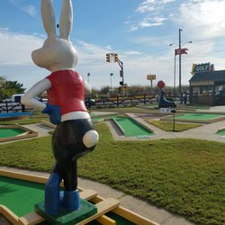 Ocean Putt Golf - Settle down Hugh Hefner