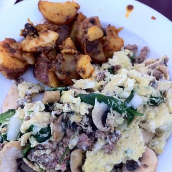 Momo's Cafe - Joe's Special - American Near Me - Vallejo, California
