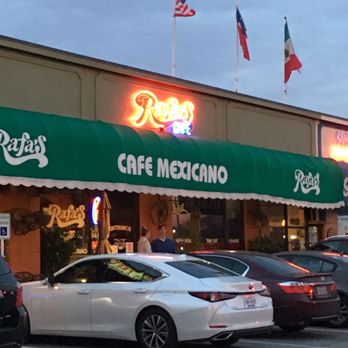 Rafa's Cafe Mexicano - View from the parking area - Mexican Near Me - Dallas, Texas Rafa's Cafe Mexicano - View from the parking area - Mexican Near Me - Dallas, Texas