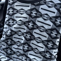 East Slope Outdoors - Unsightly pull on front of pullover