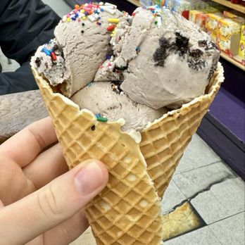 Husky Deli - Oreo Ice Cream (husky size) - Ice Cream & Frozen Yogurt Near Me - Seattle, Washington