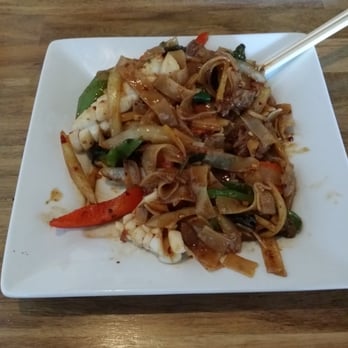 Mango Tree - Yumm! Drunken noodle with a spice rating of 2 just perfect! - Thai Near Me - Cincinnati, Ohio