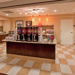 Hampton Inn & Suites Watertown - Restaurant
