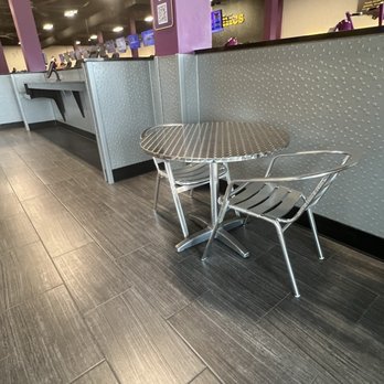 Planet Fitness - The table and floor across from the front desk was clean - Gyms Near Me - Commack, New York