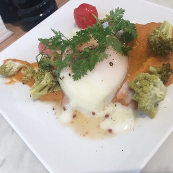 Claus - La Table du Petit-Déjeuner - Poached Egg + Carrot Purée - Breakfast & Brunch Near Me - Paris, 75