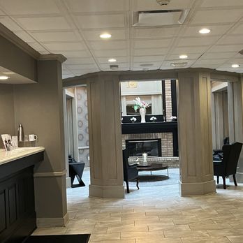 Oak & Oar - Lobby - Wine Bars Near Me - Lake Geneva, Wisconsin