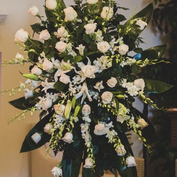 Bernardo's Flowers - Floral spray for memorial services - Florists Near Me - Oxnard, California Bernardo's Flowers - Floral spray for memorial services - Florists Near Me - Oxnard, California