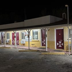 Brad's Desert Inn