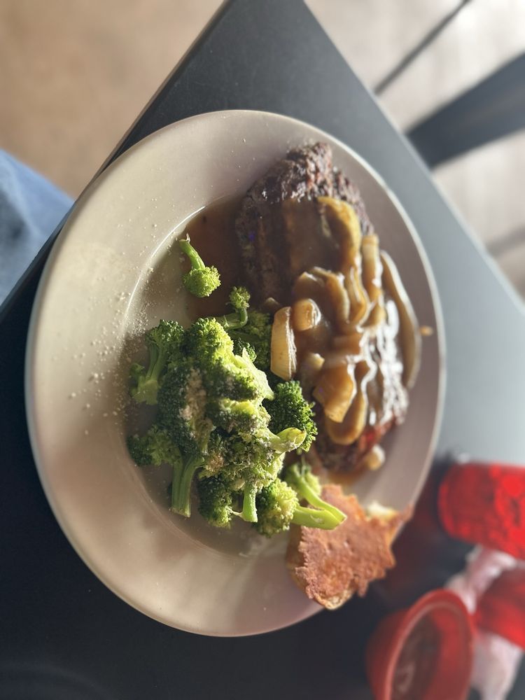 Yoyo's Bar and Grille