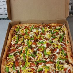 Lindsey's Pizza - Mouthwatering Deluxe Pizza!
