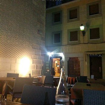 El Redebal - Sitting away from the crowd...so romantic! - Spanish Near Me - Segovia, SG