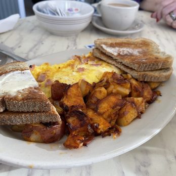 Olympos Diner - Omlette - Diners Near Me - Meriden, Connecticut