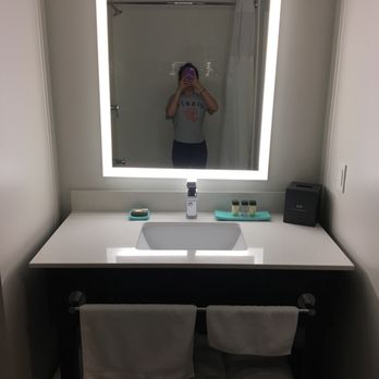 Hotel Interurban - Cute bathroom with the 2 conditioner and shower gel and empty tissue box holder - Hotels Near Me - Tukwila, Washington Hotel Interurban - Cute bathroom with the 2 conditioner and shower gel and empty tissue box holder - Hotels Near Me - Tukwila, Washington