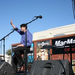 Haas Entertainment - Stage & PA speakers for live music & events.