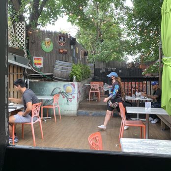 Press 195 - Bayside - Photos of backyard tables - Sandwiches Near Me - Bayside, New York
