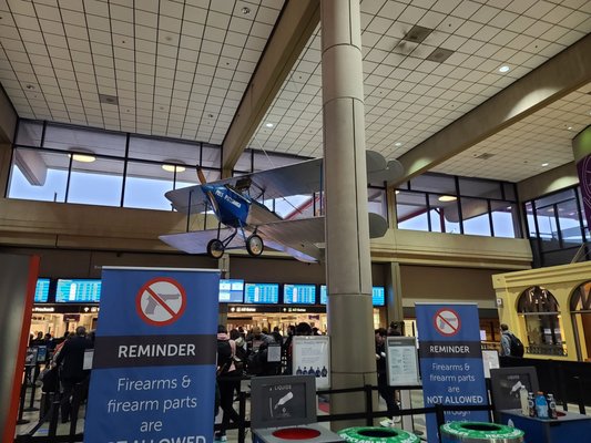 Pittsburgh International Airport by null