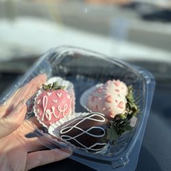 Vinton Cafe - Valentines chocolate covered strawberries