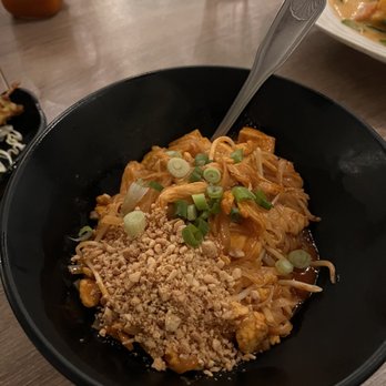 New Thai Bistro - Chicken pad Thai - Thai Near Me - Pleasanton, California New Thai Bistro - Chicken pad Thai - Thai Near Me - Pleasanton, California
