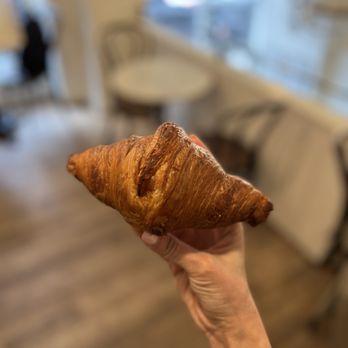 L'Appartement 4F - Croissant (~$5) - Bakeries Near Me - Brooklyn, New York L'Appartement 4F - Croissant (~$5) - Bakeries Near Me - Brooklyn, New York