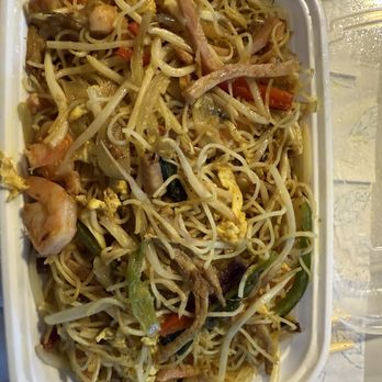 Canton Palace Chinese Restaurant - Singapore fried rice noodles (takeout) - Dim Sum Near Me - Somerville, New Jersey