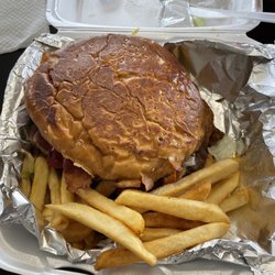 Pumbah's Burgers & Tacos - Massive Pumbah Burger