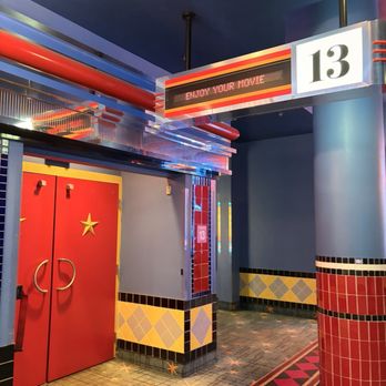 AMC Highwoods 20 - Cinema Near Me - Tampa, Florida