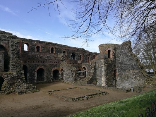 Kaiserpfalz Kaiserswerth by null