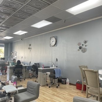 Diva Nails - Inside - Nail Salons Near Me - Lake Zurich, Illinois