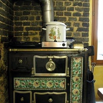 La Cave de l'Os à Moelle - the main course is in that pot. bring your plate over. - French Near Me - Paris, 75