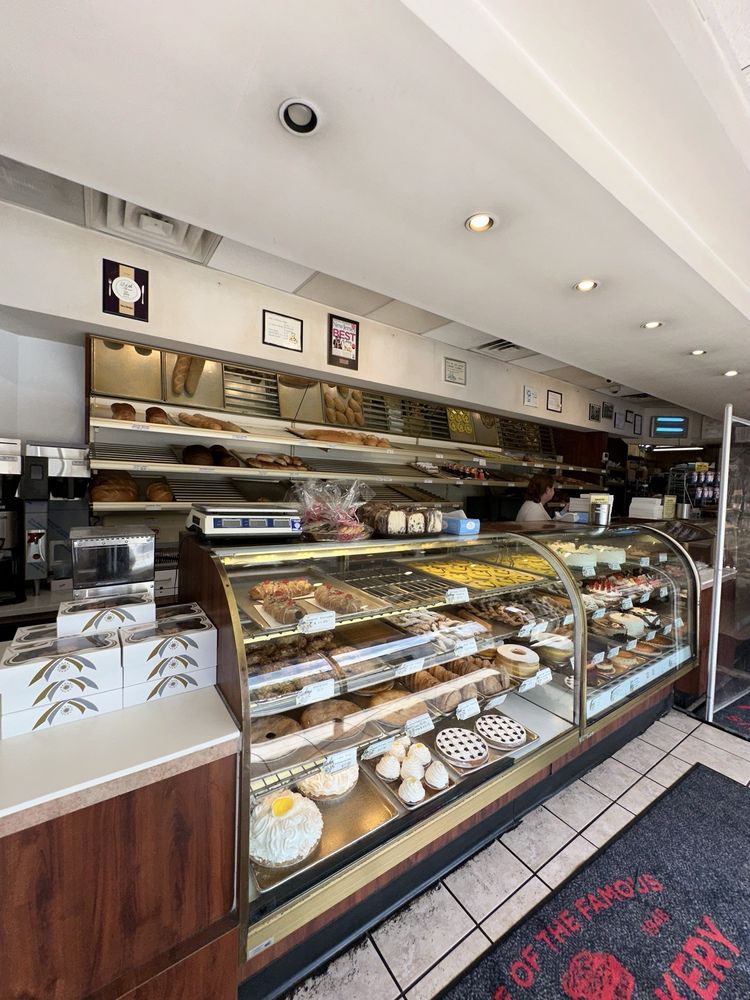 B & W BAKERY Updated August 2024 337 Photos & 323 Reviews 614