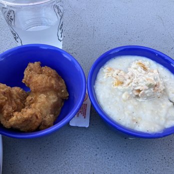 Biscuit Head - Fried Chicken side and pimento cheese grits - Cafes Near Me - Asheville, North Carolina Biscuit Head - Fried Chicken side and pimento cheese grits - Cafes Near Me - Asheville, North Carolina